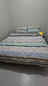Suspended Smart Bed with Smart LED Strip Light App Control Over 60000 Colors Fits Modern Bedroom Scene.