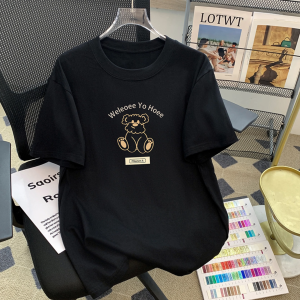T-Shirt Wanita Hitam Lengan Pendek - Motif Kartun Beruang & Tulisan Kreatif  Katun Tipis Bernapas 2025  Desain Oversize Slim Fit Gaya Korea Jepang  Baju Kasual Kampus Premium  Desain Kartun Jepang  Atasan kerah bulat serbaguna  Womens Clothing