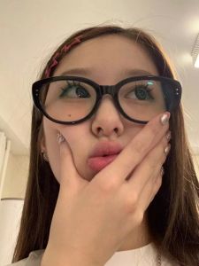 Ultra-Light Cat-Eye Prescription Glasses for Women Retro Korean Style Black Frame Blue Light Blocking Fashionable Eyewear