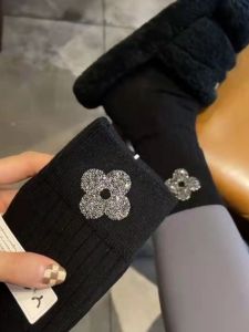 ถุงเท้ายาวสีดํารูปหัวใจหน้ายิ้มติดพลอยเทียมเงาผ้าฝ้ายแท้สไตล์เกาหลีใส่ช่วงฤดูใบไม้ผลิและฤดูใบไม้ร่วงถุงเท้ายาวระดับข้อเท้าแนวญี่ปุ่นแฟชั่นสําหรับผู้หญิง