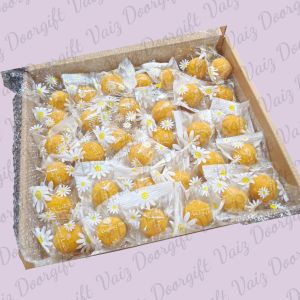 VAIZ Motichoor Laddu with Melon Seeds 20pcs | Homemade | Suitable for Sweet Tray for Nalunggu | Packed Separately with Design Sealed Wrap | Indian Sweets Doorgift
