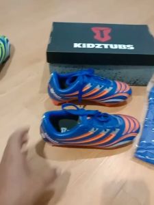 KIDZTUBS Sepatu Bola Anak Paket Komplit Sepatu Bola Tas Skin Deker Kaos Kaki Usia 6-10 Tahun Size 28 29 30 31 32 33 34 35 36 37 KDZ1418122224