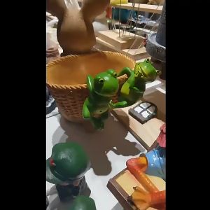 Upretty Cartoon Hanging Climbing Cylinder Frog Potted Pendant Bunny Resin Animal Figure Statues Landscape Home Cute Resin Frogs Statue Outdoor Garden Store Decorative Frog Sculpture for Home Desk Garden Decor Ornament