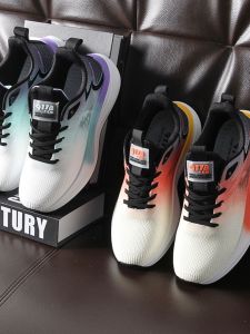 รองเท้ากีฬาแบบบางระบายอากาศได้ดีสำหรับผู้ชายและผู้หญิง ฤดูใบไม้ผลิและฤดูร้อนปี 2024 รองเท้าลำลองแบบสวมสบาย พื้นนุ่ม ป้องกันกลิ่น