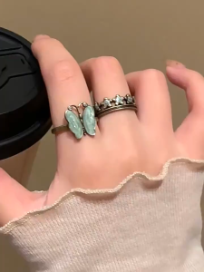 Ganten🍎Cincin Kupu-kupu Mewah Retro Cincin Berdesain Ceruk dengan Pembukaan Bunga untuk Wanita
