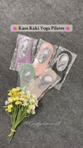 ONEFASHIONMALL Kaos Kaki Yoga Pilates Gym Wanita Anti Slip Grip Socks Fitnes Women Tali Silang KK014