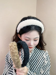 Fall and Winter New Arrival Furry Headband Easiest for Match Fancy Sponge Flat Headband Elegant Simple Retro Style Hair Accessories Headdress