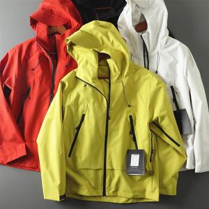 เสื้อแจ็คเก็ตกันลมกันน้ำกันฝนสำหรับผู้ชายในฤดูใบไม้ร่วงและฤดูใบไม้ผลิ แจ็คเก็ตกันลมแบบมีฮู้ดสำหรับใส่เล่นกีฬากลางแจ้ง แฟชั่นสตรีท เสื้อคลุมกันหนาวแบบมีซิป