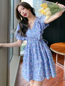 ชุดเดรสผ้าชีฟองลายดอกไม้ฤดูร้อน 2025 ใหม่ สไตล์ฝรั่งเศส น่ารักและเผ็ดร้อน กระโปรงสั้นเอวสูง แขนสั้น คอวี ชุดเดรสผู้หญิง