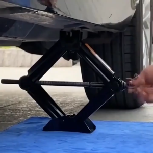 MQQHOMEE แม่แรงตัน แม่แรง สะพาน แม่แรงยกรถ 1.5/2.5 ตัน มี2รูปแบบแม่แรงยกรถยนต์ 2.5 ตัน แบบมือโยก แบบมือหมุน ประแจถอดล้อ แม่แรงยกรถ 2.5ตัน พร้อมด้ามให้ด้วย