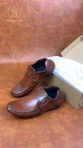 SEPATU KULIT SAPI PRIA - PANTOFEL SLIP ON FORMAL KERJA KANTOR GAYA KASUAL WARNA COKELAT HITAM UKURAN 39 40 - PANTOPEL LOW BOOTS YONGKI KOMALADI DISTRO BANDUNG