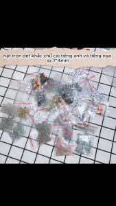 (90-100 hạt) Hạt tròn dẹt khắc chữ cái tiếng anh và tiếng nga size 7x4mm nhiều màu sắc nguyên liệu làm vòng tay..DIY