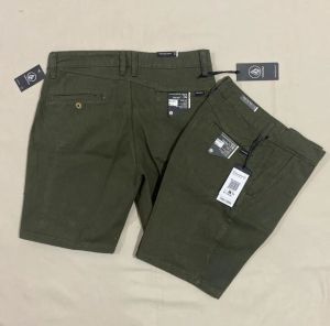 Celana Chino pendek branded di atas lutut full tag full asesoris