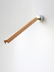 โคมไฟติดผนังไม้ LED แบบสร้างสรรค์สไตล์ยุโรปแบบเรียบง่ายสำหรับห้องนอนและห้องนั่งเล่น โคมไฟอ่านแบบยูนิวัล