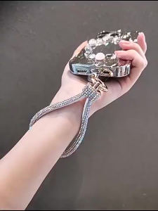 【Ready Stock】Luxury Crystal Phone Lanyard - Short Anti-Loss Wrist Strap with Metal Reinforced Clasp【Local Stock 】