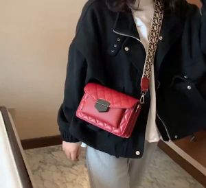 Lingge Embroidery Line Fashion Shoulder Bag: A Versatile Messenger Bag