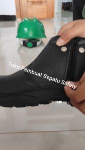 Sepatu Safety Resleting Kulit Sapi: Pilihan Terbaik Untuk Keselamatan Kerja