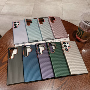 เคสโทรศัพท์สไตล์กระเป๋าโลหะเคลือบผิวลูกฟูกสำหรับ Samsung Galaxy S22 S23 Plus ฝาครอบผิวสัมผัสแบบอัลตร้าเคลือบ S24