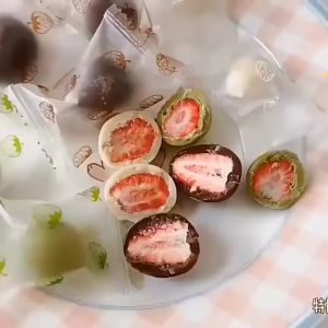 Socola bọc dâu tây sấy lạnh vị chocolate matcha sữa gói 60gram ăn vặt thơm ngon hấp dẫn bukio food