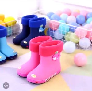 Ủng Bé Trai Bé Gái Lót Lông Chống Nước Chống Trượt Siêu Bền Mùa Mưa Hoạt Hình Ngộ Nghĩnh 1–4 Tuổi