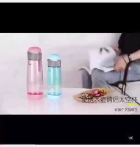 Sports water bottle with flip lid portable outdoor sports water cup for male/female students.