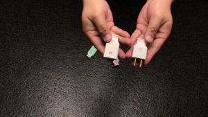 ปลั๊กเสียบ ตัวเมีย 2 ขา ใช้เสียบได้ทั้ง ขาแบน ปลั๊กไฟ ตัวเมีย ปลั๊กเสียบ (5 / 12ชิ้น)