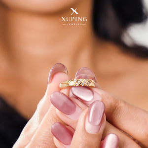 Xuping Cincin Perhiasan Wanita Elegant Baris Lapis Emas Motif Serong 0121241003