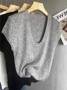 เสื้อยืดคอกลมแขนสั้นผ้าถักบางสีเทาอ่อนสำหรับผู้หญิงในช่วงฤดูร้อน เสื้อยืดทรงเข้ารูป แฟชั่นฤดูร้อน 2025 ความรู้สึกหรูหรา