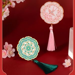 กระจกแต่งหน้ามือถือพู่สไตล์จีนสําหรับผู้หญิงกล่องของขวัญหรูหราของขวัญวันหยุดสําหรับผู้หญิงใช้ซ้ําแต่งหน้า