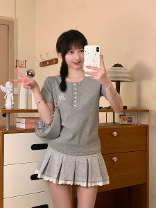 Korean Style round Neck Short Sleeve T-Shirt Womens French Artistic Letter Embroidery Slim Fit Short Length Top Button Detail