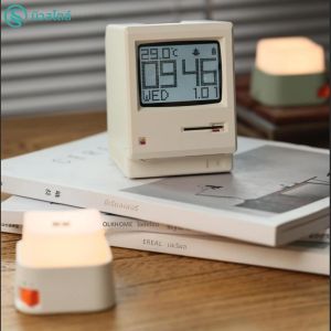 ไฟกลางคืนสร้างสรรค์พร้อมนาฬิกาปลุกแมคล็อคแบบชาร์จไฟได้ นาฬิกาปลุกข้างเตียงขนาดเล็ก ไฟพกพาสำหรับตกแต่งห้องนอนและโต๊ะทำงาน