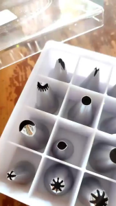 AKIRO Malaysia 24pcs Professional Stainless Steel Rust-Free Cake Decoration Tips Piping Dispenser Nozzle Kit for Cakes Cupcakes Cookies Pastry Bakeware