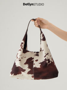 Dotlyn Large Capacity Commuter Handbag Womens Fashion Print Tote Bag Casual Shoulder Bag Zinc Alloy Magnetic Buckle Closure