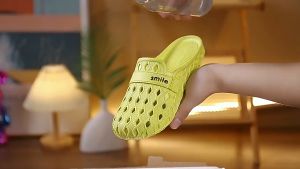 (LL106) Womens sandal Beach shoes Sandals Slippers Womens Hole shoes Womens Anti-Slip Toe-Baotou Slippers