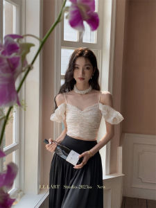 เสื้อเชิ้ตคอวีแขนสั้นผ้าลูกไม้ทรงเข้ารูปสไตล์เกาหลีสำหรับผู้หญิงในช่วงฤดูร้อนปี 2023 เสื้อเชิ้ตแขนกุดคอวีแบบสวมหัว