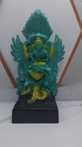 Miniatur pajangan ruang tamu aesthetic patung garuda wisnu kencana GWK Bali warna hijau hitam