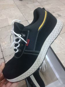 Sepatu septi untuk pria dewasa