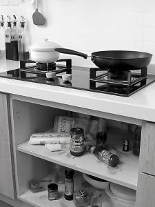 ผ้าม่านตู้กันฝุ่นแบบไม่ต้องเจาะ ผ้าม่านตกแต่งตู้ครัว ผ้าม่านกั้นตู้เสื้อผ้า ผ้าม่านประตู