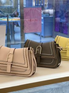 Túi Xách Tay Nữ Furla Flow