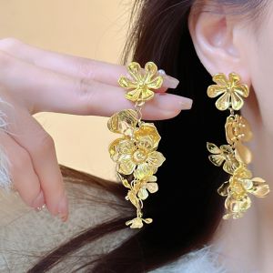 Retro Gold Flower Earrings Long Tassel Womens Exaggerated Large Dangle Clip-On Earrings Elegant Fashion Jewelry Accessories