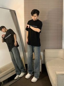 เสื้อยืดแขนสั้นผู้ชายสไตล์อเมริกันพิมพ์ตัวอักษรเรียบง่าย สวมใส่สบาย ทรงหลวม ฤดูร้อน คอกลม เสื้อยืดคู่รักผ้าฝ้ายแท้