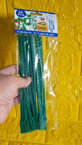 30 Pieces/Pack 22 CM Plastic Reusable Garden Tie (Green) - 1 Pack