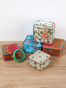 Elegant Embroidered Bracelet Box Jade Beaded Bracelet Storage Jewelry Box High-End Gift Box for Fashionable Accessories