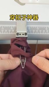 dụng cụ kẹp bàn xỏ cúc áo tiện lợi phụ kiện may