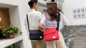 SH Fashion กระเป๋าสะพายข้าง ผ้าแคนวาส สำหรับผู้ชายผู้หญิง กระเป๋าผ้าหลายสี กระเป๋านักเรียน กระเป๋ากันน้ำ canvas bag