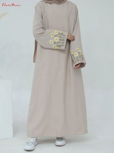 Fashion Flowers Embroidery Muslim Dress Robe Abaya Female Full Length Muslim Outerwear Worship Service Abaya with belt wy1963