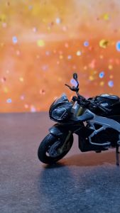 Diecast Miniatur Mainan Motor Gede Moge Naked Sport Aprilia Tuono V4 Besi Metal 1/18