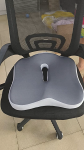 ​​Bantal Duduk Ortopedi Dokter Rekomendasi Bantal Duduk Alas Kursi Mobil Kantor Pelindung Tulang Ekor Panggul & Coccxy Duduk | Desain Coccyx Memory Foam Ergonomic + Sarung Breathable Anti Panas Cushion Pillow
