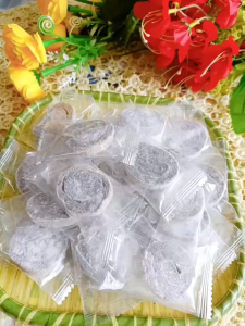 Kẹo Gừng Cuộn Bánh Tráng cay cay vị gừng- hương vị quê