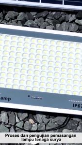 Lampu Tenaga Surya Outdoor 1000W Otomatis Nyala & IP67 Tahan Air